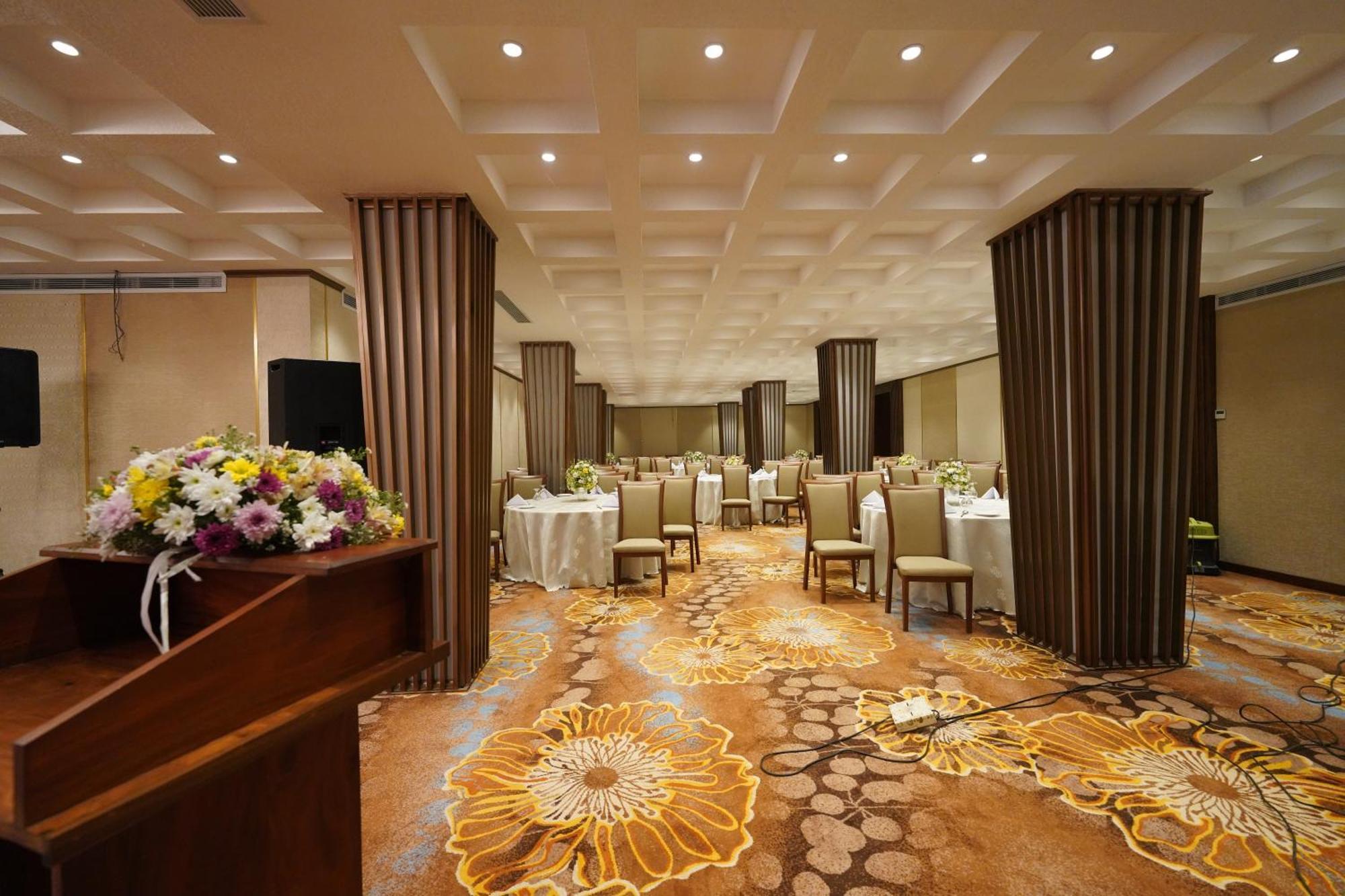 Hotel Grand Amanee Ratnapura Exterior photo